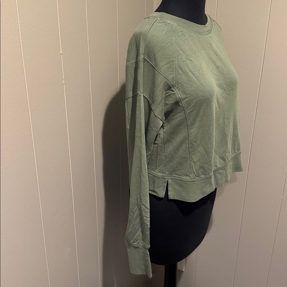 Sweaty Betty After Class Crop Sweatshirt - Willow Green. Size 4-6 (small). - Picture 7 of 9